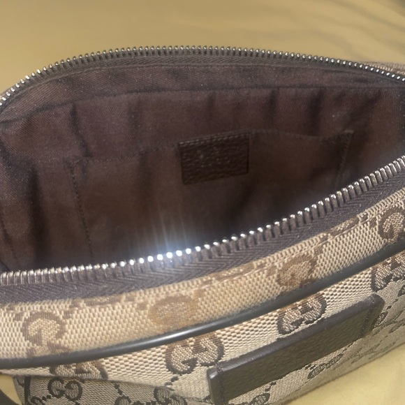 Gucci beige/brown GG
canvas Crossbody Fanny Pack - Picture 3 of 9